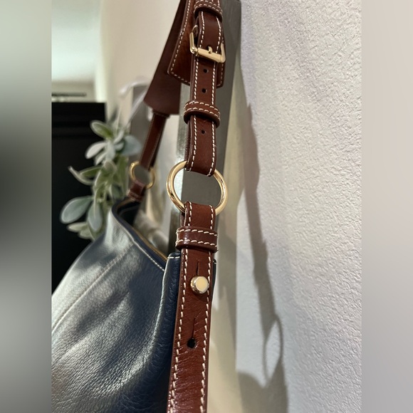Dooney & Bourke | Mary Hobo Shoulder Bag - Picture 5 of 8